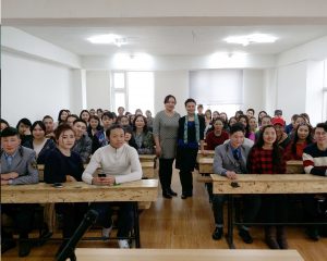 Read more about the article Сэтгүүлч Ц.Санчирмаа оюутан залуустай уулзалт хийлээ