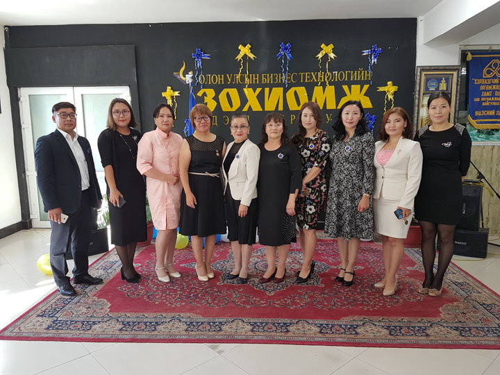 Read more about the article ХИЧЭЭЛИЙН ШИНЭ ЖИЛИЙН НЭЭЛТ-2018