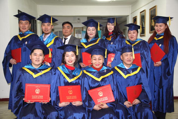 Read more about the article Магистрантурын  анхдугаар төгсөлт