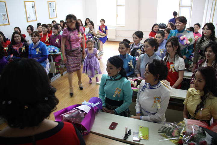 Read more about the article ЭРДМИЙН БАЯР 2017