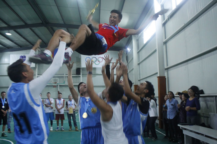 Read more about the article 2016 оны сагсан бөмбөгийн аварга шалгаруулах тэмцээн