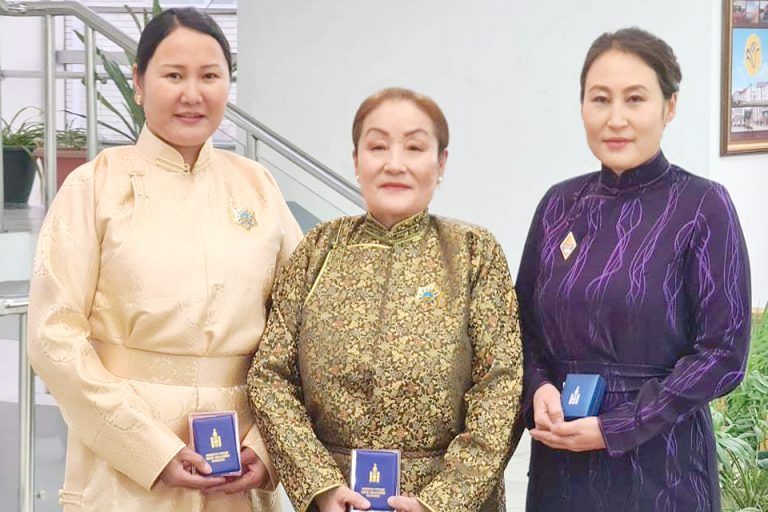 Read more about the article Төрийн одонгоор шагнуулав